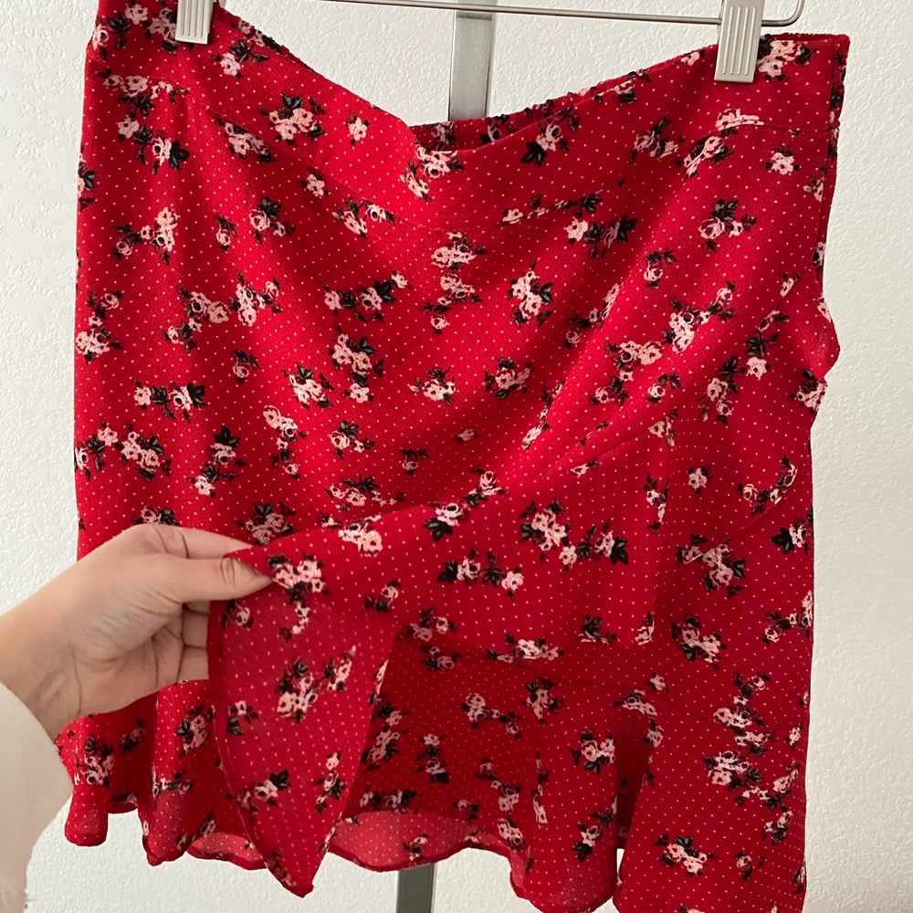 Short red flowy skirt - Picture 7 of 7